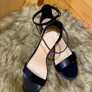 Guess small heel sandal